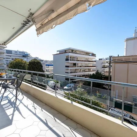 Spacious 2-br Walk To & Center Apartamento Cannes