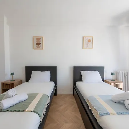 Spacious 2-br Walk To & Center *