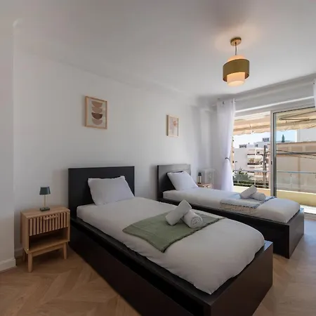 Spacious 2-br Walk To & Center Apartamento Cannes