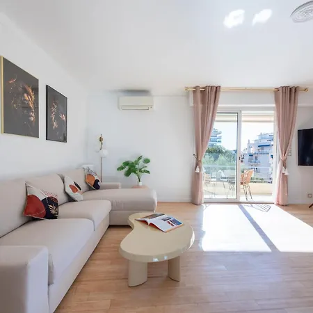 Spacious 2-br Walk To & Center Apartamento *
